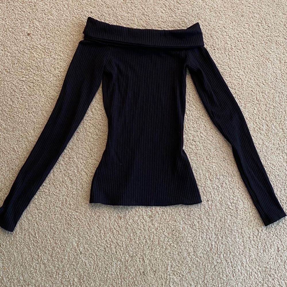 Abercrombie ribbed off the shoulder black top